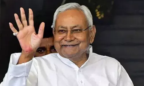 ബിരുദധാരികളായ തൊഴില്‍ രഹിതര്‍ക്ക് പ്രതിമാസം ആയിരം രൂപ;  20-25നും ഇടയില്‍ പ്രായമുള്ള തൊഴില്‍ രഹിതര്‍ക്കും ധനസഹായം;  ബീഹാറില്‍ തെരഞ്ഞെടുപ്പ് അടുത്തിരിക്കെ വമ്പന്‍ പ്രഖ്യാപനവുമായി നിതീഷ് കുമാര്‍