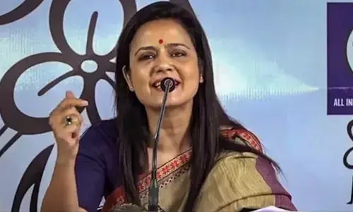 രാഹുല്‍ ഗാന്ധിയുടെ വോട്ട് ചോര്‍ത്തല്‍ ആരോപണം; മുഖ്യ തെരഞ്ഞെടുപ്പ് കമീഷണര്‍ രാജിവെക്കണമെന്ന് മഹുവ മൊയ്ത്ര