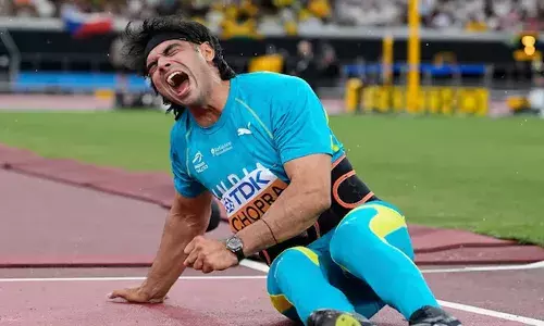 ആദ്യ അന്താരാഷ്ട്ര മത്സരം മുതല്‍ മെഡല്‍ സ്വപ്നം കാണാന്‍ പഠിപ്പിച്ചവന്‍; ഒളിമ്പിക്‌സ് സ്വര്‍ണ്ണമണിഞ്ഞ ഭാഗ്യവേദിയില്‍ ഇന്ന് നിരാശ! നീരജിന് പിഴച്ചതെവിടെ? താരം വ്യക്തമാക്കുന്നു