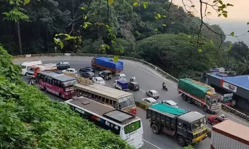 ആനവണ്ടിയും, ലെയ്‌ലാൻഡ് ലോറിയുമൊക്കെ നിരനിരയായി കയറുമ്പോൾ സേഫ് ആയിരിക്കണം; ആവശ്യമില്ലാത്ത കല്ലുകളും മാറ്റണം; ചുരം യാത്ര സുരക്ഷിതമാക്കാൻ തീരുമാനം