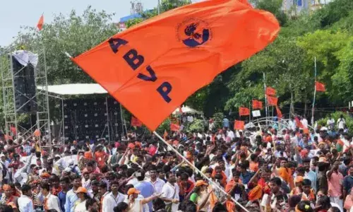 പ്രസിഡന്റ് സ്ഥാനം തിരിച്ചുപിടിച്ചു; നാലില്‍ മൂന്ന് സീറ്റിലും എബിവിപിക്ക് ജയം; ഡല്‍ഹി സര്‍വകലാശാല വിദ്യാര്‍ത്ഥി യൂണിയന്‍ തെരഞ്ഞെടുപ്പില്‍ തകര്‍ന്നടിഞ്ഞ് എന്‍എസ്യുഐ;  വൈസ് പ്രസിഡന്റ് സ്ഥാനം മാത്രം