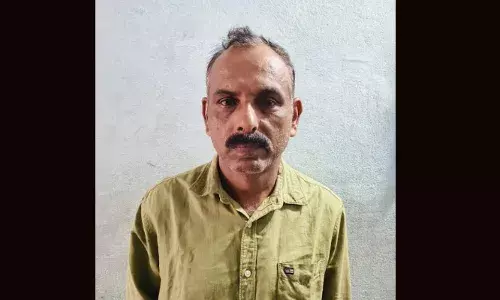 ശവസംസ്‌കാര ചടങ്ങിനിടെ റിട്ട. പോലീസ് ഉദ്യോഗസ്ഥനും ബന്ധുവിനും കുത്തേറ്റു; ആറു പ്രതികളില്‍ ഒരാള്‍ പിടിയില്‍