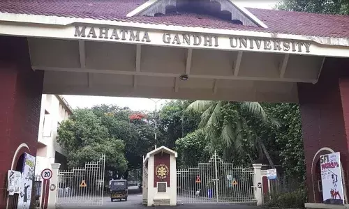 പരീക്ഷയില്‍ വിദ്യാര്‍ത്ഥികളെ മനഃപൂര്‍വം തോല്‍പിച്ചെന്ന് പരാതി; എംജിയില്‍ നാല് കരാര്‍ അധ്യാപകരെ പിരിച്ചുവിട്ടു