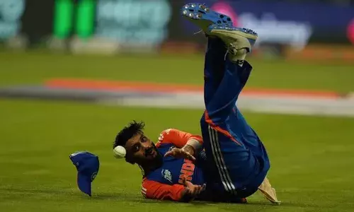 ഒമാനെതിരായ മത്സരത്തില്‍ ഫീല്‍ഡിങ്ങിനിടെ തലയിടിച്ചു താഴെ വീണു; അക്ഷര്‍ പട്ടേലിന്റെ തലയ്ക്ക് പരിക്ക്; പാക്കിസ്ഥാനെതിരായ മത്സരത്തില്‍ കളിക്കുമോ? ടീം ഇന്ത്യയ്ക്ക് ആശങ്ക