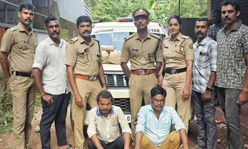 രഹസ്യ വിവരത്തിൽ വാടക മുറിയിൽ പരിശോധന; മലപ്പുറത്ത് രണ്ട് കിലോ കഞ്ചാവുമായി അന്തർസംസ്ഥാന തൊഴിലാളികൾ പിടിയിൽ