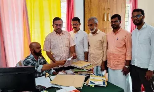 മക്കരപ്പറമ്പ് - മങ്കട റോഡിന്റെ ശോച്യാവസ്ഥ; വെല്ഫെയര് പാര്ട്ടി നിവേദനം നല്കി മക്കരപ്പറമ്പ് - മങ്കട റോഡിന്റെ ശോച്യാവസ്ഥ; വെല്ഫെയര് പാര്ട്ടി നിവേദനം നല്കി