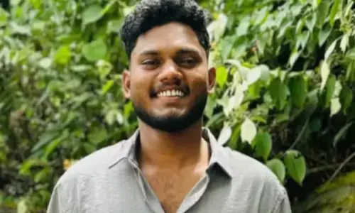 ശക്തമായ മഴയിൽ വഴുക്കലുള്ള ഷീറ്റിൽ കയറ്റി നിർത്തി ജോലി ചെയ്യിപ്പിച്ചു; നില തെറ്റി വീണ് 21 കാരന് ദാരുണാന്ത്യം; സ്ഥാപനത്തിനെതിരെ പരാതിയുമായി വീട്ടുകാർ