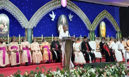 കേരളീയ സമൂഹത്തില്‍ ആട്ടിന്‍തോലണിഞ്ഞ ചെന്നായകളുണ്ട്; അവകാശങ്ങള്‍ നിഷേധിക്കപ്പെട്ട ഒരു സമൂഹത്തില്‍ ഐക്യം സാധ്യമാകില്ല; കേരള ജനത സമാധാനം ആഗ്രഹിക്കുന്നു: കത്തോലിക്കാ സഭ പുനരൈക്യ വാര്‍ഷികത്തില്‍ മുഖ്യമന്ത്രി
