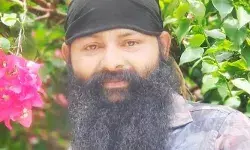 അച്ഛന് മദ്യലഹരിയില്; അസ്വസ്ഥത അനുഭവപ്പെട്ടപ്പോള് അവസരം മുതലെടുത്ത് പെണ്കുട്ടിയെ കയറി പിടിച്ച് യുവാവ്; 37കാരനെ നാട്ടുകാര് ചേര്ന്ന് പിടികൂടി പോലീസിന് കൈമാറി; സംഭവം പറവൂരില് അച്ഛന് മദ്യലഹരിയില്; അസ്വസ്ഥത അനുഭവപ്പെട്ടപ്പോള് അവസരം മുതലെടുത്ത് പെണ്കുട്ടിയെ കയറി പിടിച്ച് യുവാവ്; 37കാരനെ നാട്ടുകാര് ചേര്ന്ന് പിടികൂടി പോലീസിന് കൈമാറി; സംഭവം പറവൂരില്