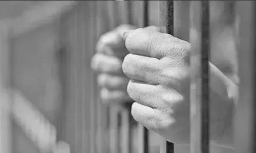 ചികിത്സയ്‌ക്കെന്ന വ്യാജേന കൂട്ടിക്കൊണ്ടുപോയി; സുഹൃത്തിന്റെ സഹായത്തോടെ മൂന്ന് പെണ്‍മക്കളെ നദിയിലേക്ക് വലിച്ചെറിഞ്ഞ് കൊലപ്പെടുത്തിയ കേസ്; പിതാവിന് ജീവപര്യന്തം ശിക്ഷ വിധിച്ച് കോടതി