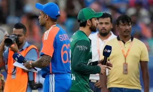 റൂം പൂട്ടി അകത്ത് ഇരിക്കുക; ഫോണ്‍ ഓഫ് ചെയ്ത് സുഖമായി ഉറങ്ങുക; മത്സരത്തിനായി മാത്രം ശ്രദ്ധകേന്ദ്രീകരിക്കുക; താരങ്ങള്‍ക്ക് നിര്‍ദ്ദേശവുമായി ഇന്ത്യന്‍ ക്യാപ്റ്റന്‍; പാകിസ്ഥാന്‍ വാര്‍ത്താ സമ്മേളനത്തില്‍ എത്തിയില്ല; പ്രതികരിച്ച് സുനില്‍ ഗാവസ്‌കര്‍