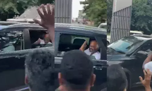 വാളയാറിൽ ഒരു കറുത്ത കാറിന്റെ എൻട്രി; വിൻഡോ ഗ്ലാസ് താഴ്ത്തിയതും തലൈവർ ദർശനം; ആർപ്പുവിളിച്ച് സ്വീകരിച്ച് ആരാധകർ; എത്തിയത് ജയിലർ 2 ഷൂട്ടിങ്ങിന്