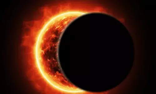 വെളിച്ചത്തെ മറച്ച് ഇരുൾ പരക്കും; സൂര്യനെ പുണരാൻ ഇതാ..ചന്ദ്ര എത്തുന്നു..; 2025ലെ അവസാന സൂര്യഗ്രഹണം ഇന്ന്; ഈ ആകാശ വിസ്മയം എവിടെയൊക്കെ ദൃശ്യമാകും?