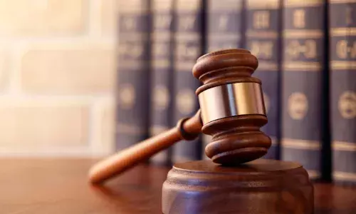 പൊതുസ്ഥലത്ത് വെച്ച് പ്രായപൂർത്തിയാവാത്ത പെൺകുട്ടിയെ ഉപദ്രവിച്ചു, അ​ശ്ലീ​ല ആം​ഗ്യം കാണിച്ചു; യുവാവിന് ഒരു ​ല​ക്ഷം ദിർഹം പിഴ വിധിച്ച് കോടതി