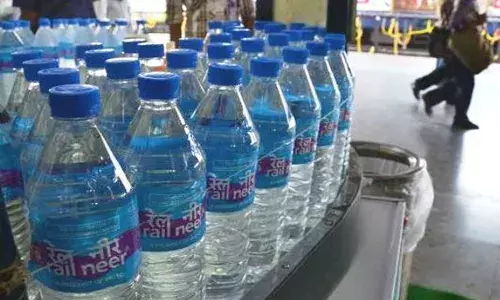 ജി.എസ്.ടി ഇളവുകൾ കുപ്പിവെള്ളത്തിനും ബാധകം; ഇന്ത്യൻ റെയിൽവേയുടെ റെയിൽ നീരിന് വില കുറയും; അറിയിപ്പുമായി റെയിൽവേ മന്ത്രാലയം