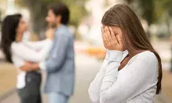 വിവാഹിതനായ കീഴുദ്യോഗസ്ഥനോട് മുടിഞ്ഞ പ്രേമം; ഒരുമിച്ച് ജീവിക്കാന് കാമുകന്റെ ഭാര്യക്ക് നല്കിയത് 3.7 കോടി രൂപ; ഒരു വര്ഷത്തിനുള്ളില് ഇരുവരും തല്ലിപ്പിരിഞ്ഞു; ഇതോടെ പണം തിരികെ ആവശ്യപ്പെട്ട് വനിതാ ബോസ്; കോടതി കയറിയപ്പോള് ട്വിസ്റ്റായി വിധി വിവാഹിതനായ കീഴുദ്യോഗസ്ഥനോട് മുടിഞ്ഞ പ്രേമം; ഒരുമിച്ച് ജീവിക്കാന് കാമുകന്റെ ഭാര്യക്ക് നല്കിയത് 3.7 കോടി രൂപ; ഒരു വര്ഷത്തിനുള്ളില് ഇരുവരും തല്ലിപ്പിരിഞ്ഞു; ഇതോടെ പണം തിരികെ ആവശ്യപ്പെട്ട് വനിതാ ബോസ്; കോടതി കയറിയപ്പോള് ട്വിസ്റ്റായി വിധി