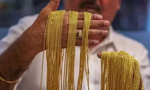 റെക്കോര്‍ഡ് ഭേദിച്ച് സ്വര്‍ണ്ണത്തിന്റെ കുതിപ്പ്; സ്വര്‍ണവില 83,000ലേക്ക്, മൂന്നാഴ്ചയ്ക്കിടെ വര്‍ധിച്ചത് 5000 രൂപ