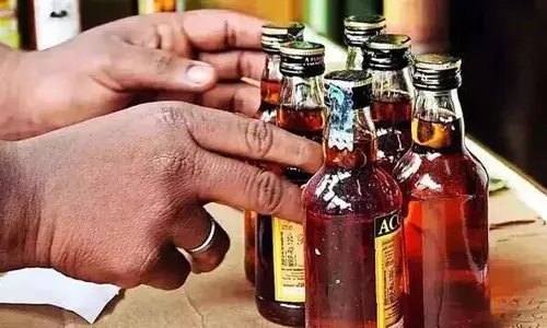 മദ്യ കമ്പനികളുടെ ഏജന്റുമാരിൽ നിന്ന് കൈക്കൂലി വാങ്ങുന്നതായി രഹസ്യവിവരം; മദ്യ വില്പനശാലയിൽ വിജിലൻസിന്റെ മിന്നൽ പരിശോധന; 43,430 രൂപ പിടിച്ചെടുത്തു