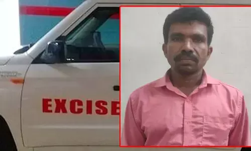 ഡ്രൈ ഡേ ആയാലെന്താ അരുവിക്കരക്കാരൻ രാജേഷ് മദ്യമെത്തിക്കും; സ്കൂട്ടറിൽ കറങ്ങിനടന്ന് മദ്യവിൽപ്പന; പിടിച്ചെടുത്തത് 22 ലിറ്റർ വിദേശമദ്യവും 30 കുപ്പി ബിയറും