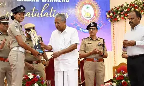 എസ് പി സി കേഡറ്റുകള്‍ക്ക് യൂണിഫോം സര്‍വീസ് നിയമനത്തിന് നിശ്ചിത ശതമാനം ഒഴിവുകള്‍ മാറ്റിവെച്ചു; സാമൂഹിക പ്രതിബദ്ധതയുടെ മികച്ച മാതൃകകള്‍ സൃഷ്ടിക്കുന്ന സേനയാണ് കേരള പോലീസ്: മുഖ്യമന്ത്രി