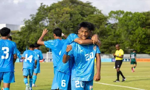 വാശിയേറിയ പോരാട്ടത്തിൽ പാക്കിസ്ഥാനെ തകർത്തത് മൂന്നിനെതിരെ രണ്ട് ഗോളുകൾക്ക്; അണ്ടർ 17 സാഫ് കപ്പിൽ  ഗ്രൂപ്പ് ജേതാക്കളായി ഇന്ത്യ സെമിയിലേക്ക്