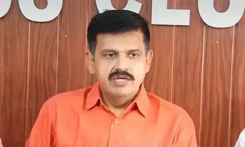 മോദി വന്ന് ഗുജറാത്തിയില്‍ ശരണം വിളിച്ചു പോയതാണ്; ശബരിമല പ്രശ്‌നം പരിഹരിക്കപ്പെടണമെന്ന് ബി.ജെ.പിക്കും ആഗ്രഹമൊന്നുമില്ല; ക്രൈസ്തവ വിശ്വാസിയായിരുന്ന ഉമ്മന്‍ചാണ്ടിയാണ് ശബരിമലയിലെ ആചാരം സംരക്ഷിക്കണമെന്ന് സുപ്രീം കോടതിയില്‍ സത്യവാങ്മൂലം നല്‍കിയത്: സന്ദീപ് വാര്യര്‍