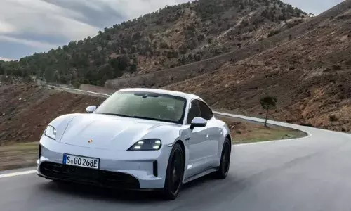 വൈദ്യുത വാഹനങ്ങളുടെ വിൽപ്പനയിൽ ഭയങ്കര കാലതാമസം; വരുമാന ലക്ഷ്യങ്ങൾ കുറച്ച് പോർഷെ; കൂടെ കമ്പനിയുടെ മറ്റൊരു വെളിപ്പെടുത്തലും