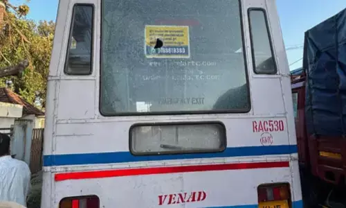 മര്യാദക്ക്..എന്റെ ബാലൻസ് പൈസ താടോ..; ബസിനുള്ളിൽ കണ്ടക്ടറുമായി പൊരിഞ്ഞ വഴക്ക്; സ്റ്റോപ്പിലിറങ്ങിയതും യുവാവിന്റെ കൈവിട്ട കളി; ഗ്ലാസ് എറിഞ്ഞുപൊട്ടിച്ചതും സംഭവിച്ചത്