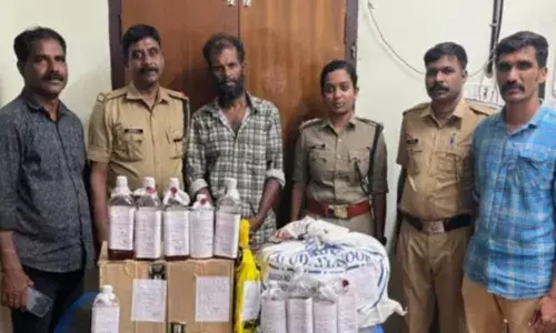 സാറെ ഒരാൾ സ്‌കൂട്ടറിൽ സാധനവുമായി വരുന്നുണ്ട്..വേഗം പിടിച്ചോ..; രഹസ്യ വിവരം കിട്ടിയ അടിസ്ഥാനത്തിൽ പരിശോധന; ഗോവൻ മദ്യവുമായി യുവാവിനെ പൊക്കി എക്സൈസ്