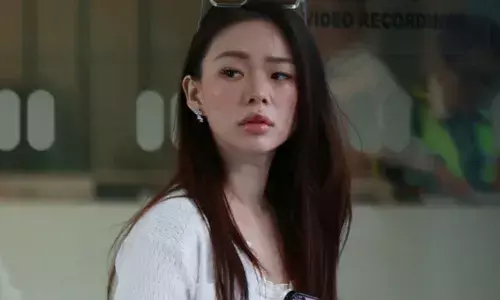 രാത്രി പുറത്തിറങ്ങാൻ പാടില്ല; ഇലക്ട്രോണിക് ടാ​ഗ് നിർബന്ധമായും ധരിക്കണം..!!; കടയിൽ നിന്ന് സാധനങ്ങൾ വാങ്ങി പൈസ കൊടുക്കാതെ മുങ്ങിയ യുവതിക്ക് എട്ടിന്റെ പണി; ശിക്ഷ ഇങ്ങനെ