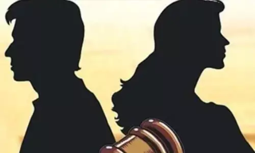 വിവാഹം കഴിഞ്ഞ് നാല് മാസമായിട്ടും ഗര്‍ഭിണിയായില്ല;  ഭര്‍ത്താവിന് വന്ധ്യതയെന്നും തന്നെ പീഡിപ്പിച്ചെന്നും യുവതി; കോടികള്‍ നഷ്ടപരിഹാരമായി ആവശ്യപ്പെട്ട് പരാതി നല്‍കി