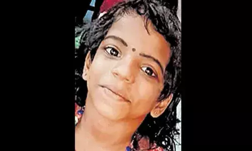 അമ്മയെയും മക്കളെയും വീട്ടില്‍ അവശ നിലയില്‍ കണ്ടെത്തി; ആറു വയസ്സുകാരിയായ മകള്‍ മരിച്ചു; മൂവരും വിഷം കഴിച്ച് ആത്മഹത്യയ്ക്ക് ശ്രമിച്ചതെന്ന് സൂചന: ഭര്‍ത്താവ് മരിച്ചത് രണ്ടാഴ്ച മുന്‍പ്