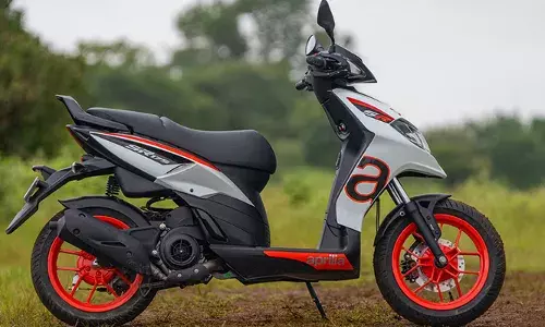 ഒന്ന് കൈകൊടുത്താൽ ഇവൻ പറക്കും; പുത്തൻ റേസിംഗ് കരുത്തുമായി അപ്രീലിയ SR-GP 175 ഇന്ത്യയിൽ അവതരിപ്പിച്ചു; വേഗം ഷോറൂമിലേക്ക് വിട്ടോ..