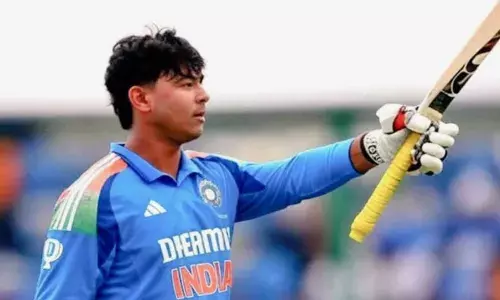 ഓസീസിനെതിരെയും സിക്‌സര്‍ പൂരം; പത്ത് മത്സരങ്ങളില്‍ നിന്നും 41 സിക്‌സര്‍;  യൂത്ത് ഏകദിന ക്രിക്കറ്റില്‍ ചരിത്രം കുറിച്ച് വൈഭവ് സൂര്യവംശി; മുന്‍ ഇന്ത്യന്‍താരം ഉന്മുക്ത് ചന്ദിനെ പിന്നിലാക്കി പതിനാലുകാരന്‍