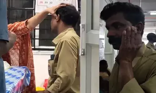 കെഎസ്ആർടിസി ബസ് പോലീസ് ജീപ്പിന്റെ സൈഡ് മിററിൽ തട്ടി; ഡ്രൈവറെ മർദിച്ചതായി പരാതി; കണ്ണിനും തലയ്ക്കും പരിക്ക്