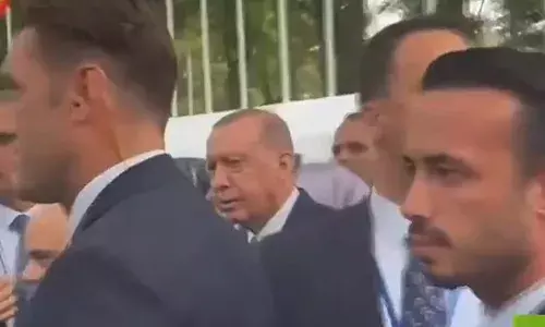 ട്രംപിന്റെ വാഹനവ്യൂഹത്തിന് വഴിയൊരുക്കി ന്യൂയോര്‍ക്ക് പൊലീസ്; ലോകനേതാക്കള്‍ പെരുവഴിയില്‍; മാക്രോണിന് പിന്നാലെ ഇത്തവണ കാഴ്ചക്കാരനായത് എര്‍ദോഗന്‍