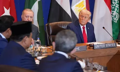 വെസ്റ്റ് ബാങ്ക് കൈയടക്കാന്‍ ഇസ്രായേലിനെ അനുവദിക്കില്ലെന്ന് ട്രംപ്; അറബ്-മുസ്ലിം നേതാക്കള്‍ക്ക് ഉറപ്പ് നല്‍കി യുഎസ് പ്രസിഡന്റ്;   ഗസ്സയില്‍ യുദ്ധം അവസാനിപ്പിക്കാനും യുദ്ധാനന്തര ഭരണസംവിധാനം സ്ഥാപിക്കാനും 21 ഇന പദ്ധതിയും; വെസ്റ്റ് ബാങ്കില്‍ ജൂതകുടിയേറ്റം ശക്തമാക്കുമെന്ന് നെതന്യാഹു