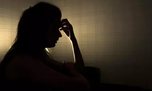 പ്രണയബന്ധത്തിൽ നിന്ന് പിന്മാറിയത് ഇഷ്ടമായില്ല; കലി കയറി യുവതിയുടെ കിടപ്പുമുറിയിൽ ഒളിച്ചിരുന്ന് യുവാവ്; ഒടുവിൽ സംഭവിച്ചത്