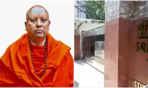 സ്വാമി ചൈതന്യാനന്ദ സരസ്വതിക്കെതിരായ ലൈംഗികാതിക്രമ കേസ്; ആ വ്യാജ നമ്പർ പ്ലേറ്റ് ഘടിപ്പിച്ച കാർ പിടിച്ചെടുത്തു; കൂടുതൽ വിവരങ്ങൾ പുറത്തുവിട്ട് പോലീസ്