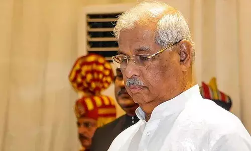 ഭാരതാംബയെയും ഗുരുപൂജയെയും എതിർക്കുന്നവർ അയ്യപ്പ ഭക്തരായി വേഷം കെട്ടുന്നു; സംസാരിക്കുന്നത് ഒരു സ്വയംസേവകനെന്ന നിലയിൽ; സാംസ്കാരിക പാരമ്പര്യങ്ങളെ വിമർശിക്കുന്നവർ കേരളത്തിലുണ്ടെന്ന് ഗവർണർ രാജേന്ദ്ര അർലേക്കർ