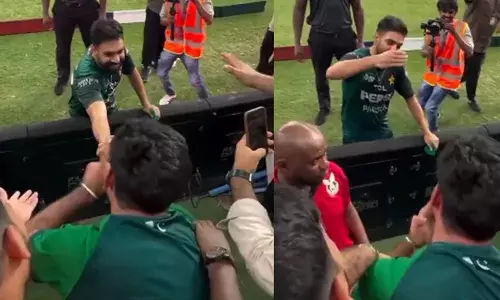 ഇന്ത്യയെ വെറുതെ വിടരുത്, നമുക്ക് പ്രതികാരം ചെയ്യണം എന്ന് പാക്ക് ആരാധകന്‍;  ഫ്‌ലയിങ് കിസ് നല്‍കി ഹാരിസ് റൗഫ്;  ഇന്ത്യയെ ഫൈനലില്‍ തോല്‍പ്പിക്കുമെന്നും പാക്കിസ്ഥാന്‍ സ്പെഷ്യല്‍ ടീം എന്നും ക്യാപ്റ്റന്‍ സല്‍മാന്‍ ആഗ; ഏഷ്യാകപ്പ് കലാശപ്പോരിന് യോഗ്യത നേടിയതോടെ വീരവാദങ്ങളുമായി പാക്ക് താരങ്ങള്‍