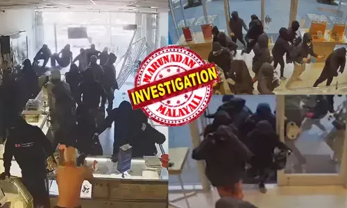 ചില്ല് ഗ്ലാസിന് അപ്പുറം നിന്ന ജീവനക്കാർ; പുറം കാഴ്ചകളിൽ കണ്ണ് ഓടിക്കവേ ഒരു കാറിന്റെ വരവിൽ പന്തികേട്; നിമിഷനേരം കൊണ്ട് ഇടിച്ചുകയറ്റി പരിഭ്രാന്തി; പിന്നാലെ ജ്വല്ലറിയിലേക്ക് ഒരുകൂട്ടം മുഖംമൂടിധാരികളുടെ എൻട്രി; എങ്ങും സിനിമയെ വെല്ലും രംഗങ്ങൾ; നടുക്കുന്ന ദൃശ്യങ്ങൾ പുറത്ത്