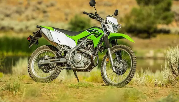 മോനെ കാത്തിരുന്നോ...തീപ്പൊരി സാധനം ലോഡിങ്ങ്; 2026 മോഡൽ കാവസാക്കി KLX 230 ന്റെ ഉത്പാദനം തുടങ്ങി; ഡെലിവറികൾ ഉടനെന്ന് കമ്പനി മോനെ കാത്തിരുന്നോ...തീപ്പൊരി സാധനം ലോഡിങ്ങ്; 2026 മോഡൽ കാവസാക്കി KLX 230 ന്റെ ഉത്പാദനം തുടങ്ങി; ഡെലിവറികൾ ഉടനെന്ന് കമ്പനി