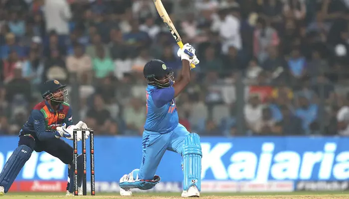 ശ്രീലങ്കയ്ക്കെതിരെ തൂക്കിയത് മൂന്ന് സിക്സറുകൾ; ടി20 ക്രിക്കറ്റിൽ റെക്കോർഡുമായി സഞ്ജു സാംസൺ; നേട്ടം ധോണിയെയും മറികടന്ന് ശ്രീലങ്കയ്ക്കെതിരെ തൂക്കിയത് മൂന്ന് സിക്സറുകൾ; ടി20 ക്രിക്കറ്റിൽ റെക്കോർഡുമായി സഞ്ജു സാംസൺ; നേട്ടം ധോണിയെയും മറികടന്ന്