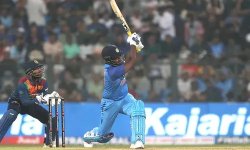 ശ്രീലങ്കയ്‌ക്കെതിരെ തൂക്കിയത് മൂന്ന് സിക്സറുകൾ; ടി20 ക്രിക്കറ്റിൽ റെക്കോർഡുമായി സഞ്ജു സാംസൺ; നേട്ടം ധോണിയെയും മറികടന്ന്