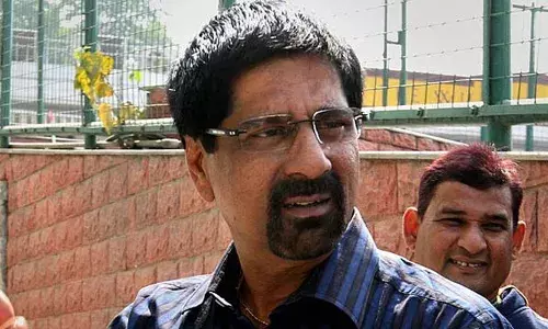 രണ്ട് വർഷമായി ടീമിൽ ബാക്കപ്പ് ഓപ്പണിങ് ഓപ്ഷൻ, ഒടുവിൽ തഴഞ്ഞു; അഭിമന്യുവിന് ടെസ്റ്റിൽ ഇടം ലഭിക്കാതെ പോയത് പിതാവിന്റെ വിമർശനങ്ങളിൽ; തുറന്നടിച്ച് ശ്രീകാന്ത്