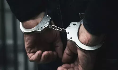 രഹസ്യ വിവരത്തിന്റെ അടിസ്ഥാനത്തിൽ പരിശോധന; പുകയില ഉൽപന്നങ്ങളുമായി ഒരാൾ അറസ്റ്റിൽ; കാറും കസ്റ്റഡിയിലെടുത്തു