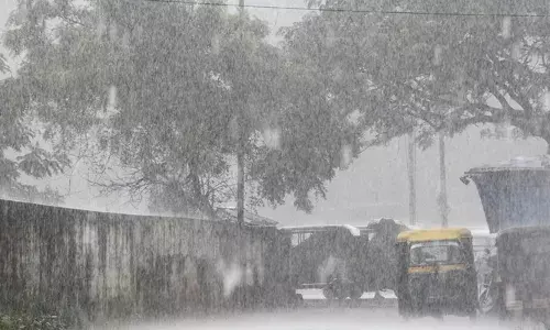 സംസ്ഥാനത്ത് ഇന്നും ശക്തമായ മഴ; നാല് ജില്ലകളില്‍ യെല്ലോ അലേര്‍ട്ട്; ഇടിമിന്നലോട് കൂടിയ മഴയ്ക്കും കാറ്റിനും സാധ്യത; മത്സ്യത്തൊഴിലാളികള്‍ക്കും ജാഗ്രതാ നിര്‍ദ്ദേശം