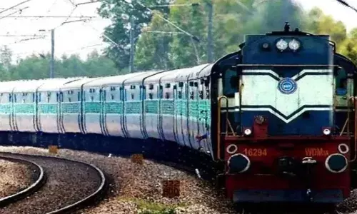 നവരാത്രി യാത്രാ തിരക്ക് കണക്കിലെടുത്ത് ബെംഗളൂരു റൂട്ടില്‍ പ്രത്യേക ട്രെയിന്‍ സര്‍വീസ് ഒരുക്കി റെയില്‍വേ; ഇന്ന് എറണാകുളം ജങ്ഷനില്‍ നിന്ന് ബാംഗ്ലൂര്‍ക്ക്