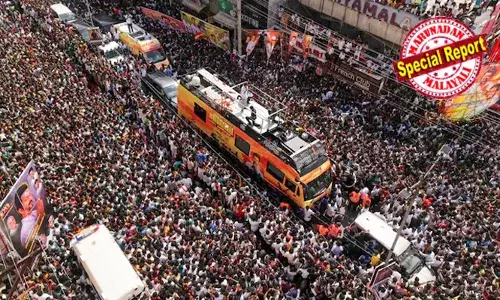 നാമക്കലില്‍ നിന്ന് ആരാധകര്‍ പിന്തുടര്‍ന്നതും വിജയ് യുടെ കാരവന്റെ ജനല്‍ അടച്ചതും, മരക്കൊമ്പ് പൊട്ടിവീണതും അടക്കം കരൂര്‍ ദുരന്തത്തിന് മുഖ്യമായി നാലുകാരണങ്ങള്‍; സംഘാടനത്തിലെ പാളിച്ചകള്‍ക്ക് പഴി കേള്‍ക്കുന്നതിനിടെ ദുരന്തത്തില്‍ ഗൂഢാലോചന ആരോപിച്ച് ടിവികെ മദ്രാസ് ഹൈക്കോടതിയില്‍; പൊലീസിനും പഴി